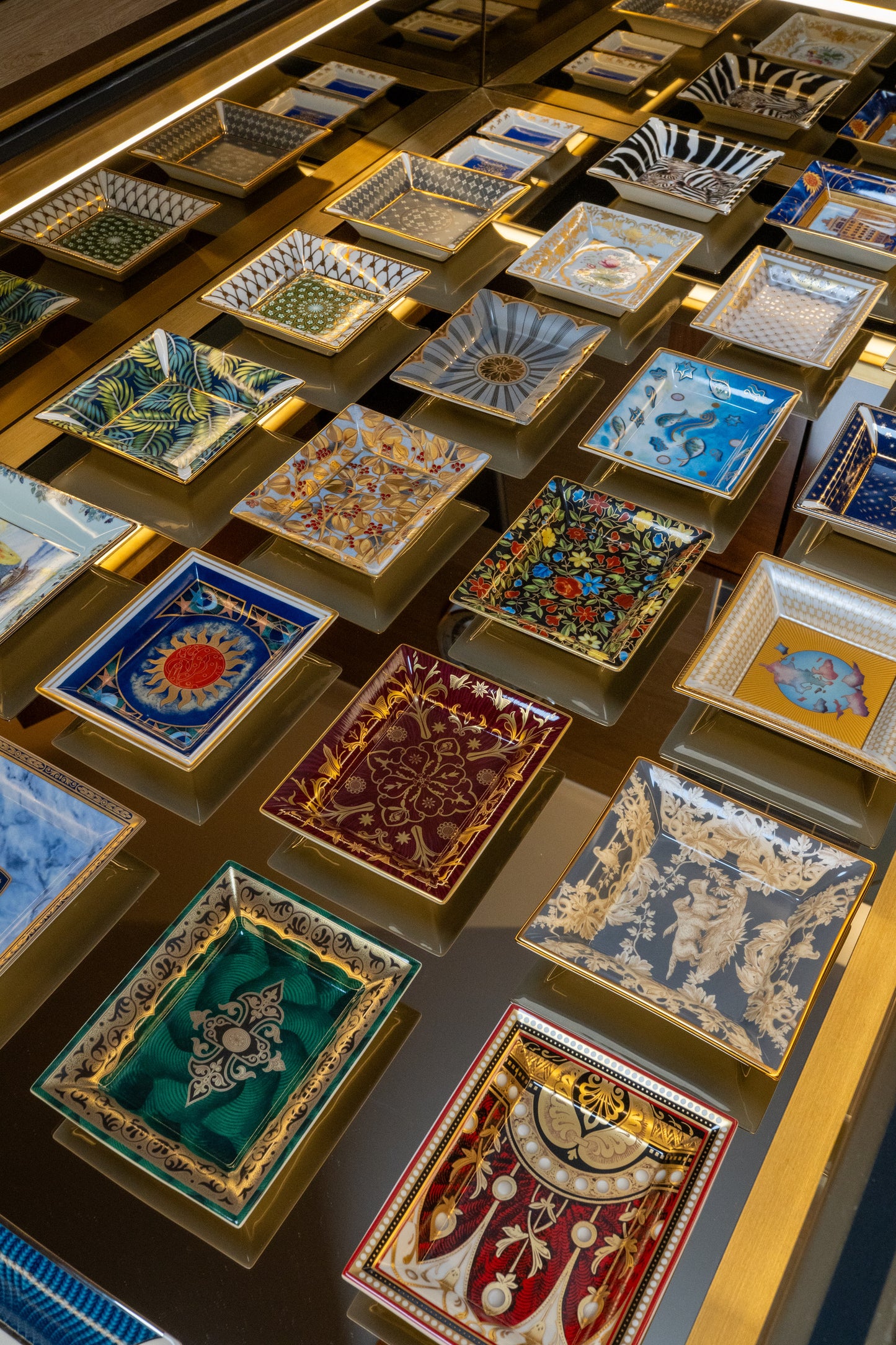 Patek Philippe Full collection vide-poche porcelaine of 32 plates