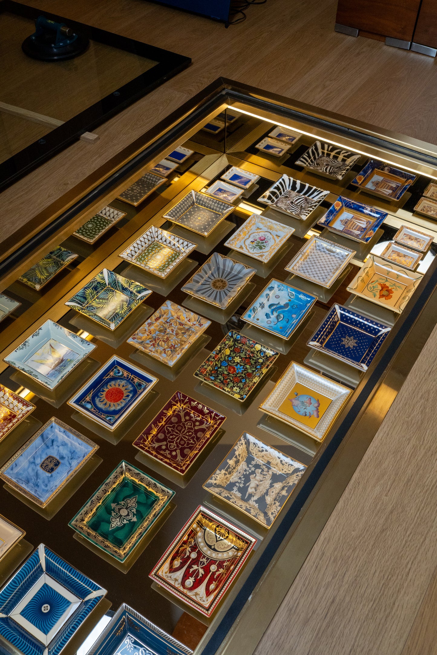 Patek Philippe Full collection vide-poche porcelaine of 32 plates